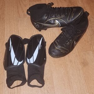 Nike Mercurial Vapor 14 Academy Soccer Cleats Size 6Y with Nike Shin Guards